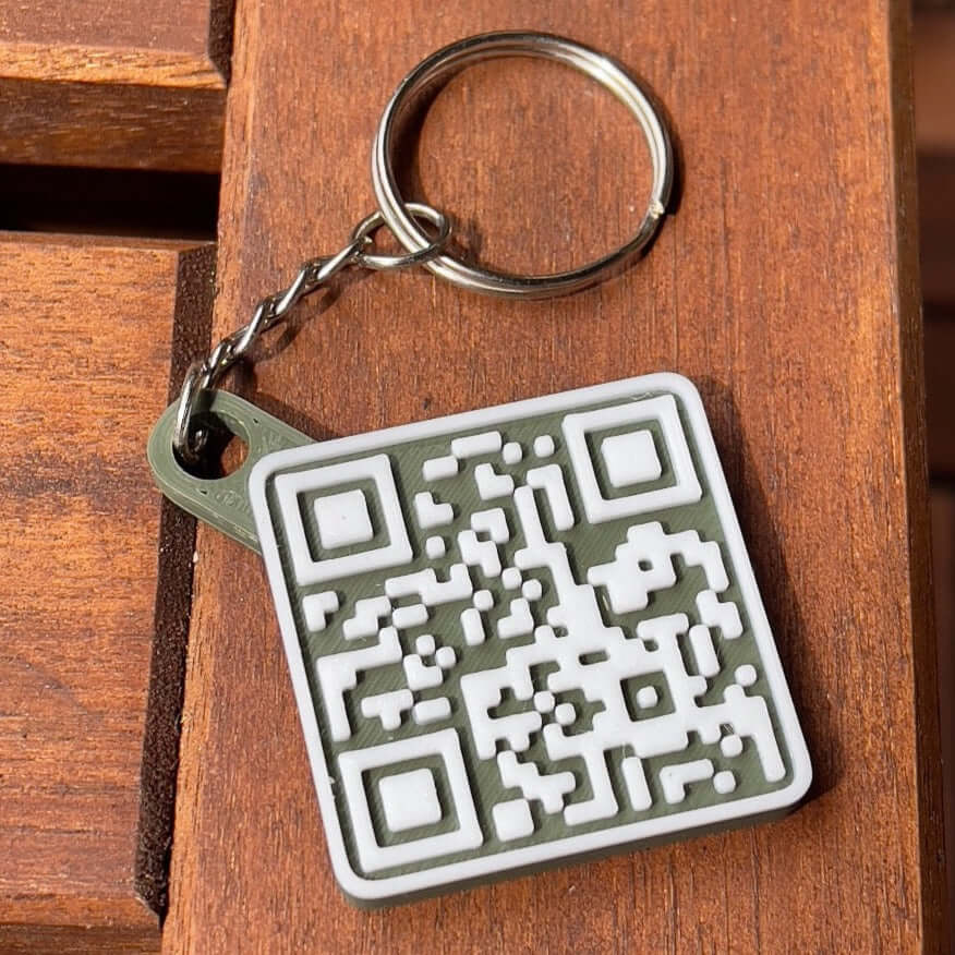 QR Code Schlüsselanhänger in olivgrün